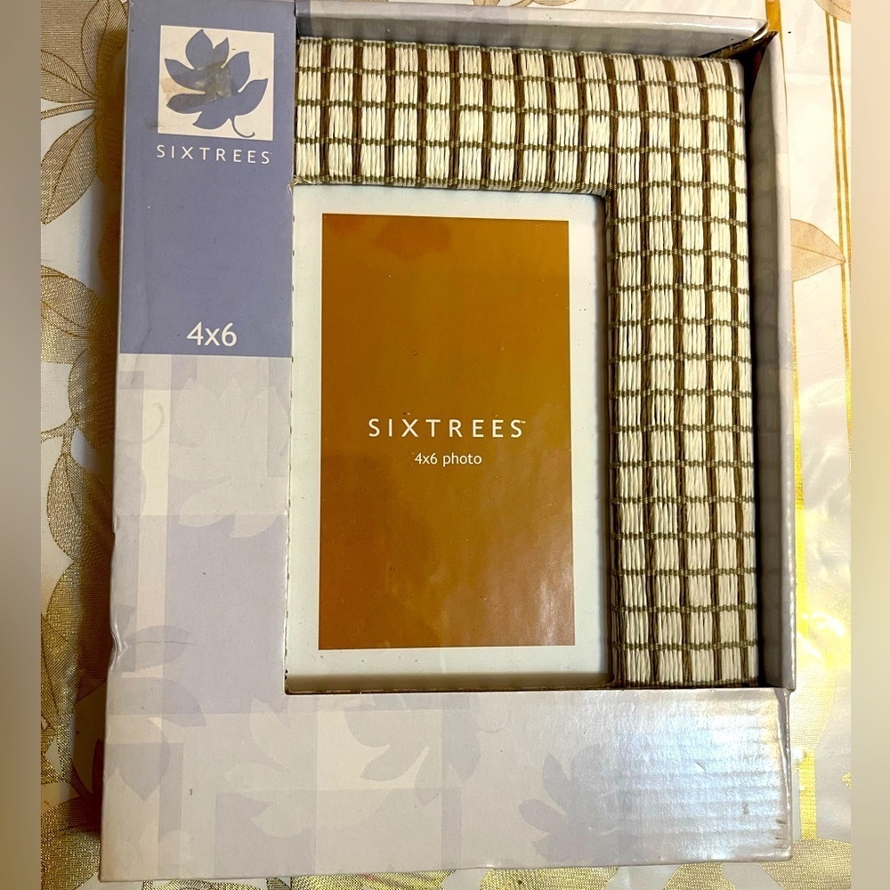 SIXTREES  picture Photo frame 4x6 Stripes Straw Beige/ Brown